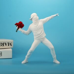 Estátua Atirando Flores de Resina