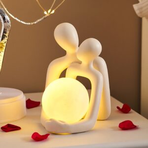 Escultura de Cerâmica | Casal Abraçado Bola Com Luz